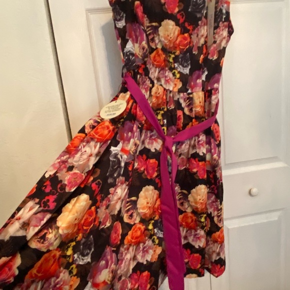 Flower pinup dress from Lindy Bop - Picture 3 of 3